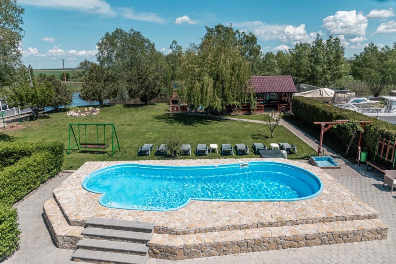 Pensiunea Califar Dunavăţu de Jos Exterior foto