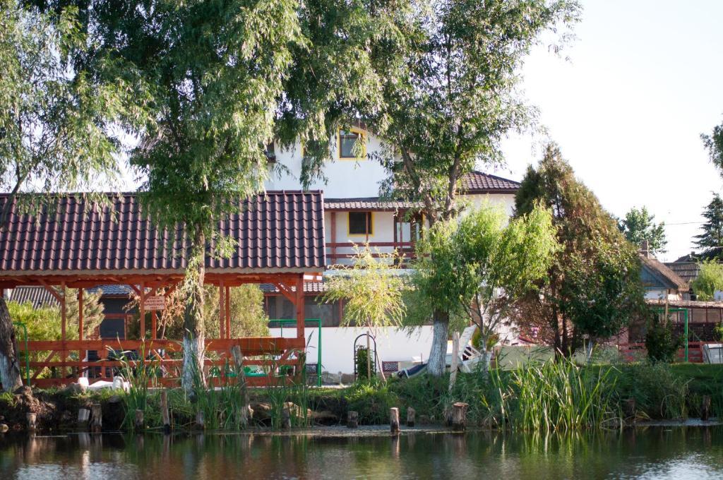 Pensiunea Califar Dunavăţu de Jos Exterior foto